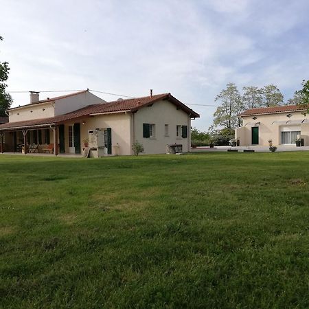 曼塞尼劳兰酒店 Jau-Dignac-et-Loirac 外观 照片