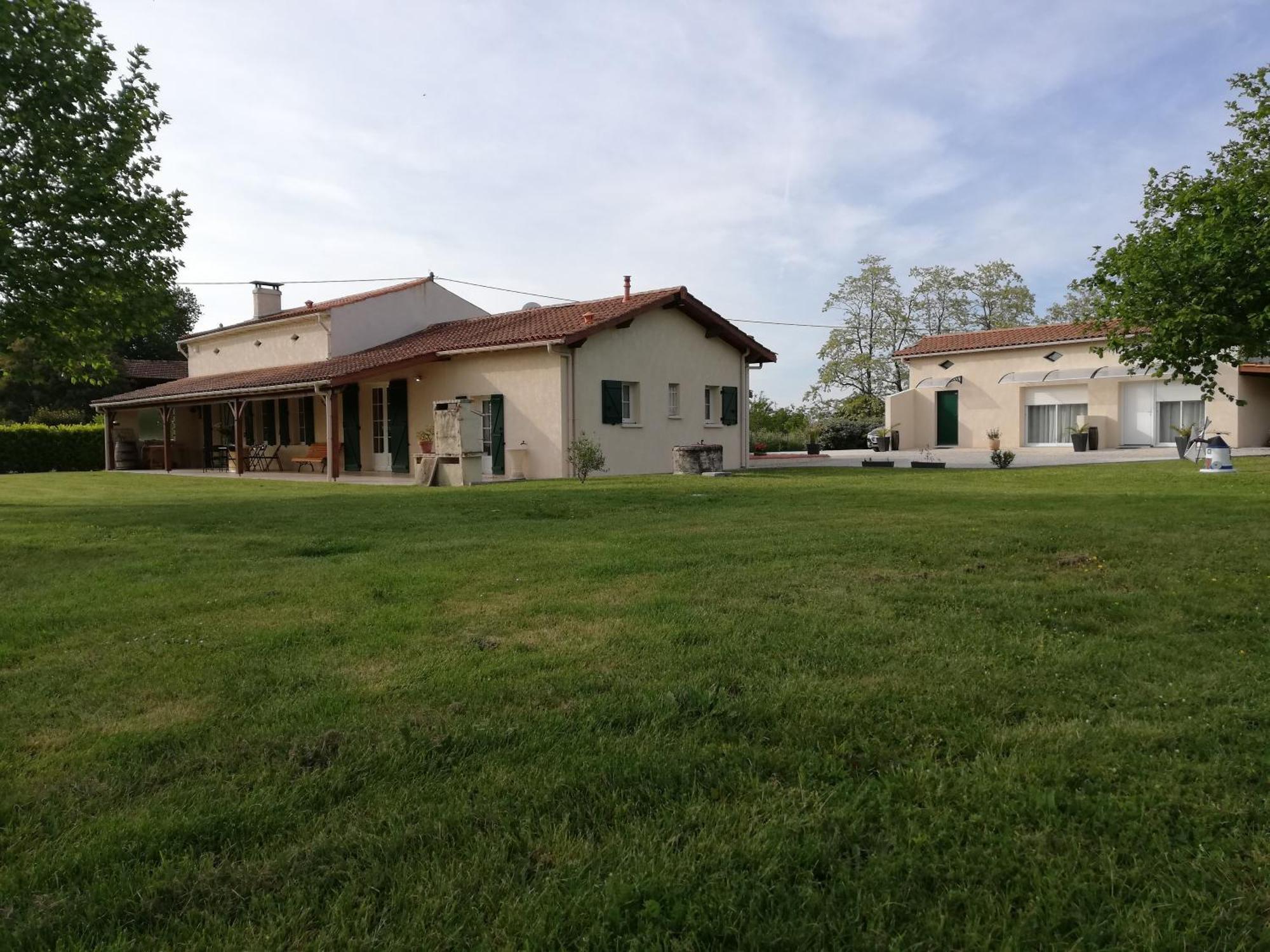 曼塞尼劳兰酒店 Jau-Dignac-et-Loirac 外观 照片