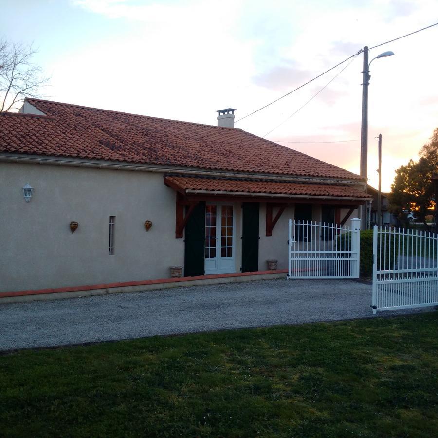 曼塞尼劳兰酒店 Jau-Dignac-et-Loirac 外观 照片